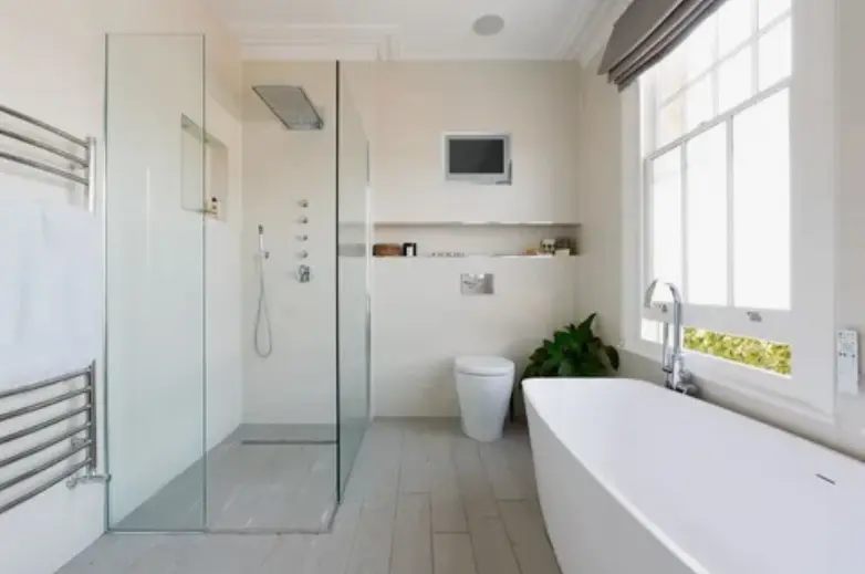 Benefits of Converting a Bathtub to a Walk-In Shower